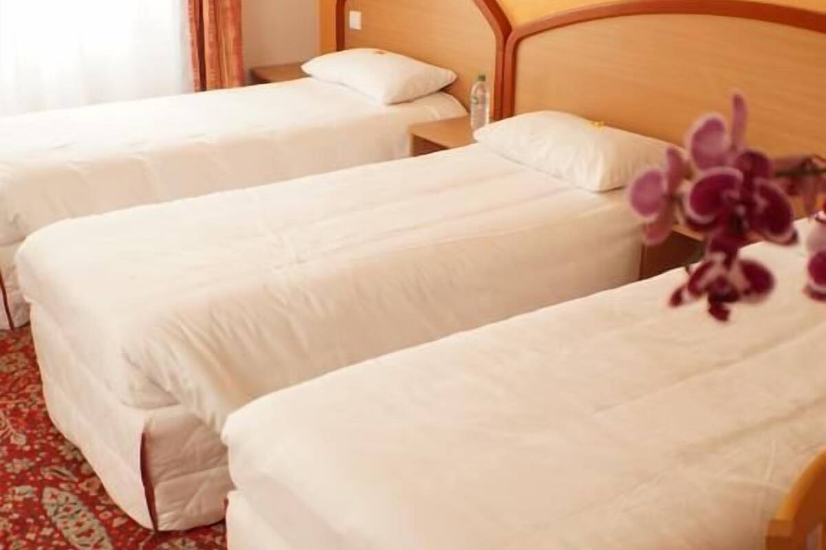 standard triple room | individually decorated, individually furnished, desk, rollaway beds