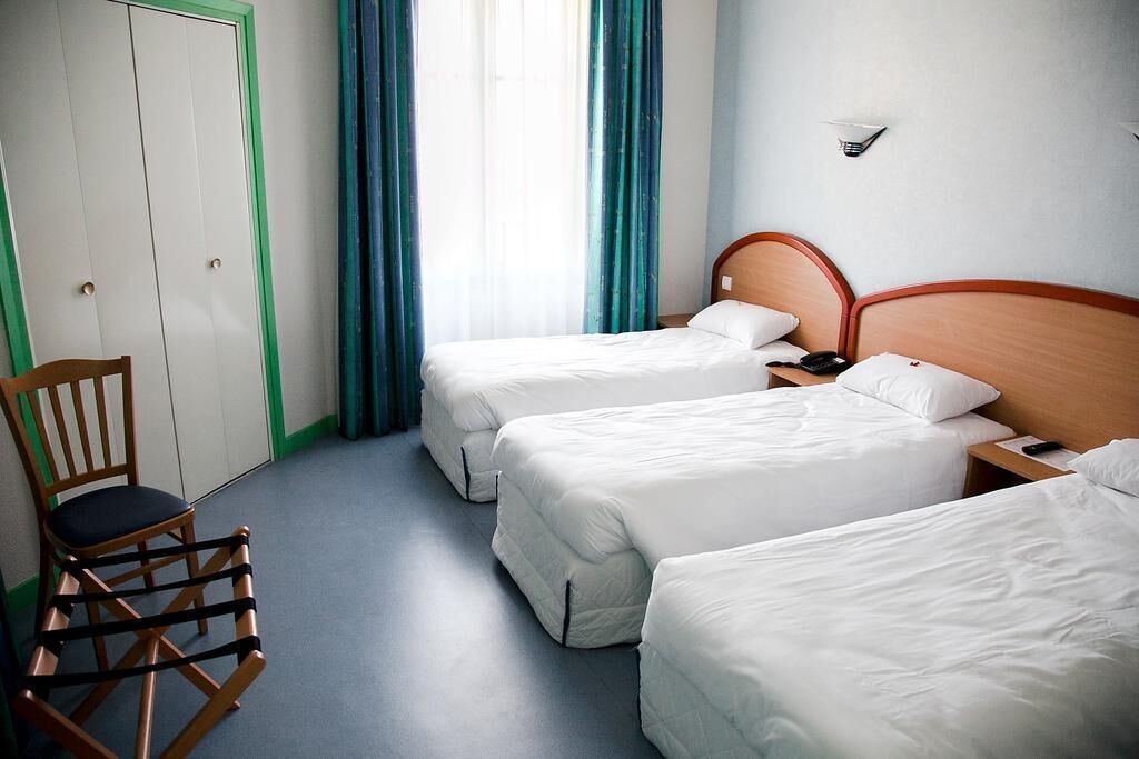 standard triple room | individually decorated, individually furnished, desk, rollaway beds