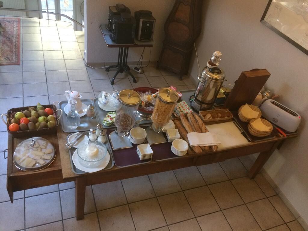daily continental breakfast (eur 10.50 per person)