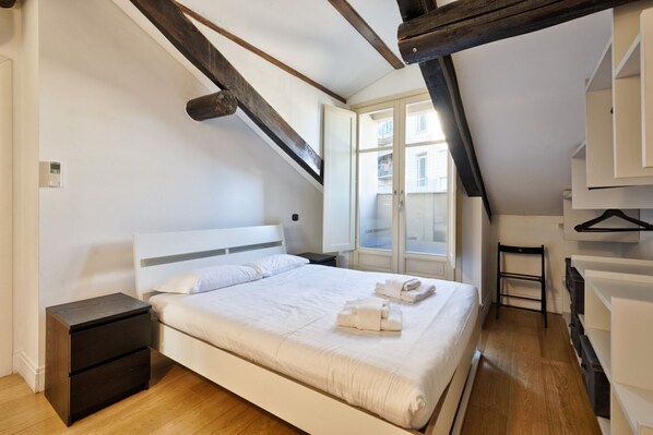 2 bedrooms, iron/ironing board, WiFi