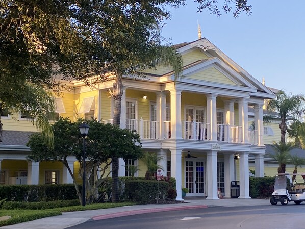 Exterior - Tropical style - Largest condo & balcony on the resort | Near Disney| 4 pools (Davenport)