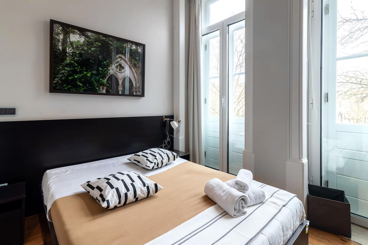 Bureau, rideaux occultants, chambres insonorisées, Wi-Fi gratuit