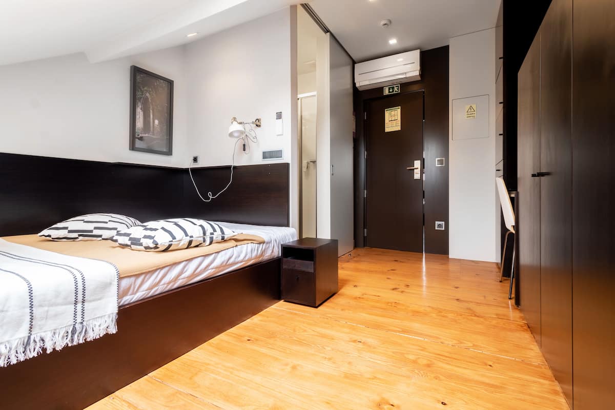 Bureau, rideaux occultants, chambres insonorisées, Wi-Fi gratuit