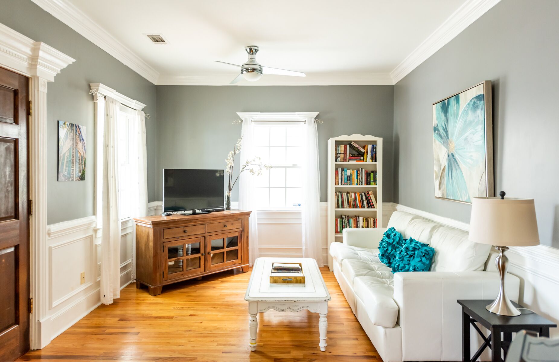 Flat-screen TV, Hulu, streaming services