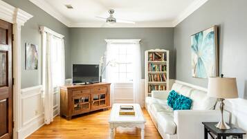 Flat-screen TV, Hulu, streaming services