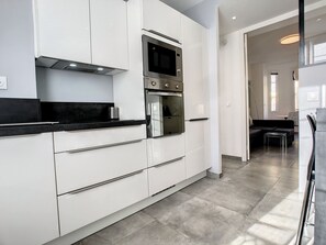 Fridge, microwave, oven, coffee/tea maker