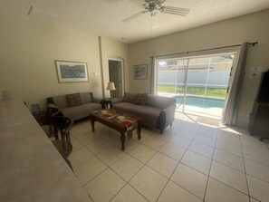 House, 3 Bedrooms | Living area