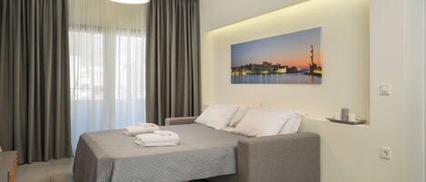 2 bedrooms, iron/ironing board, travel crib, free WiFi