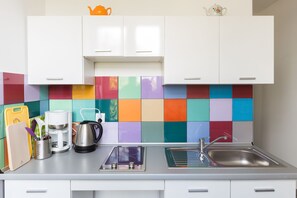 Fridge, microwave, stovetop, coffee/tea maker