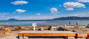 Waterfront thuis w / prive vuurplaats, boot lancering, boei en 2 fietsen op Samish Island