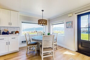 Dining - Newly renovated waterfront home on Samish Island with firepit (Bow)
