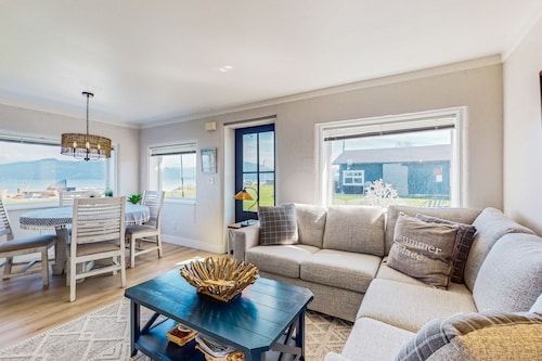 Newly renovated waterfront home on Samish Island with firepit