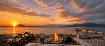 Maison au bord de l'eau avec foyer privé, rampe de mise à l'eau, bouée et 2 vélos sur l'île Samish