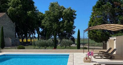 3 *** Rural Gites with swimming pool in a Provençal Mas in the heart of Provence