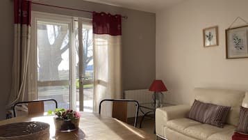 Télévision, table de tennis de table