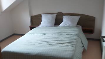 2 bedrooms, travel crib