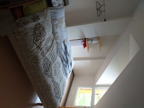 2 Schlafzimmer, Reisekinderbett