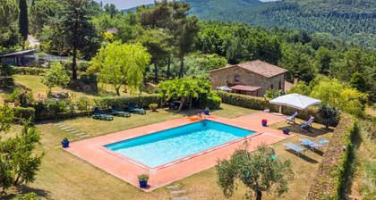 Cosy apartment for 8 people with pool, WIFI, TV, patio and pets allowed