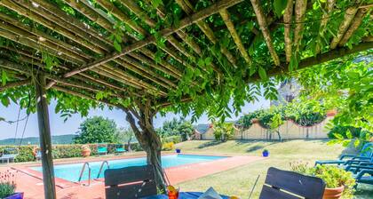 Nice apartment for 8 guests with WIFI, pool, TV, patio and pets allowed