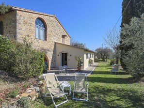 Terrace/patio - Wonderful  villa for 3 people with WIFI, TV, terrace, pets allowed and panoramic view (Poggibonsi)