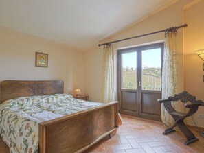 2 bedrooms, travel crib, free WiFi - Cosy apartment in villa with pool, WIFI, A/C, TV, terrace, pets allowed and panoramic view (Rietine)