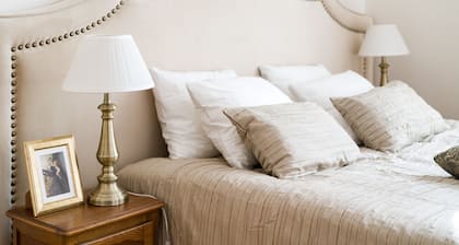 Belle Epoque I, luxury suite 50m to Main Square