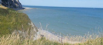 Small detached house in quiet village 3 kms from the beach