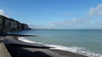 Una spiaggia nelle vicinanze