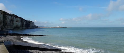 Una playa cerca