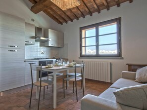Interior - Cosy apartment for 4 people with pool, TV, terrace and pets allowed (Riparbella)