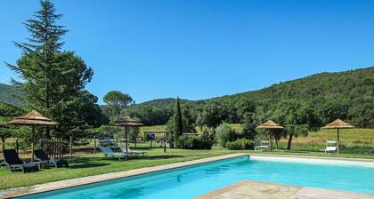 Cosy apartment in villa for 2 guests with WIFI, pool, TV, patio, pets allowed and panoramic view