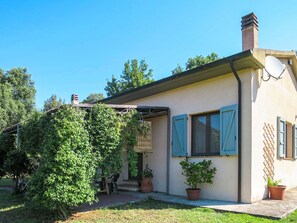 Exterior - Cosy apartment in villa for 2 people with WIFI, pool, TV and patio (Roccastrada)