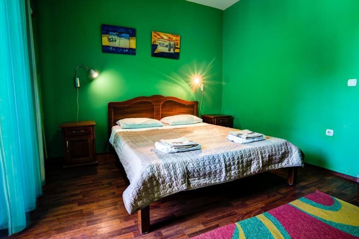 Premium bedding, pillowtop beds, WiFi (free), individually furnished