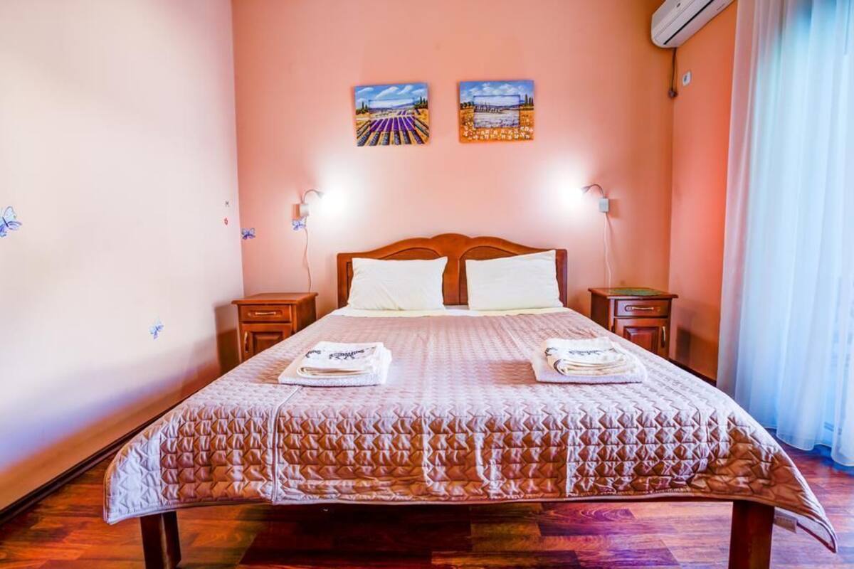 Premium bedding, pillowtop beds, WiFi (free), individually furnished