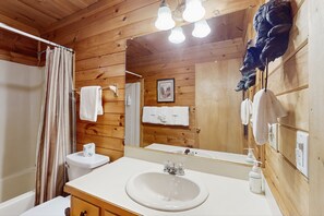 Free toiletries, hair dryer, towels - Forest view cabin with private hot tub, furnished deck, fireplace, and grill (Blue Ridge)