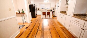 Gorgeously Renovated 3500 square foot Oxford home in Richmond!!