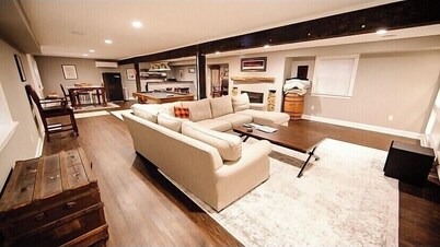 Gorgeously Renovated 3500 square foot Oxford home in Richmond!!