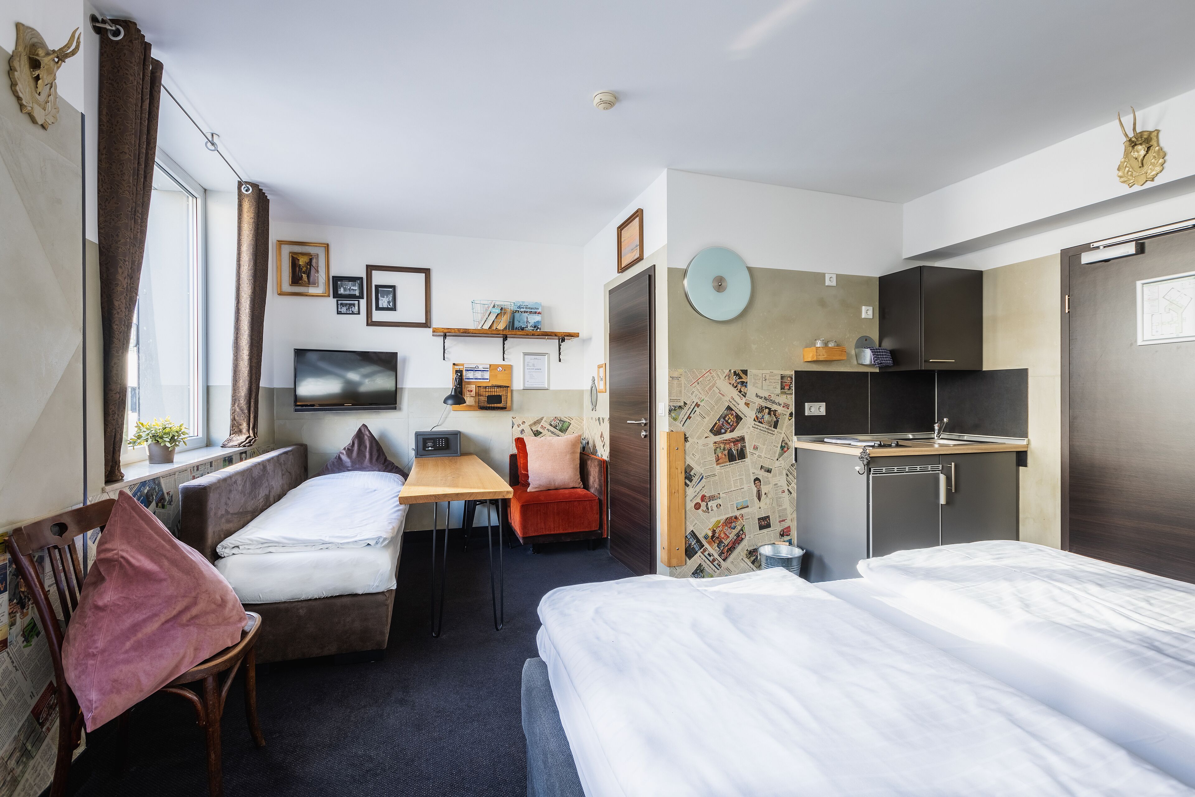 Quadruple Room | In-room safe, desk, laptop workspace, soundproofing