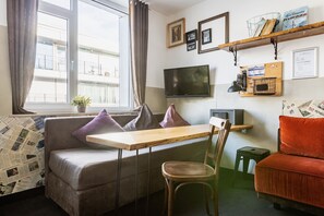 Quadruple Room | Living area