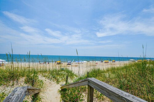 Cozy Corner: Minutes to Beach and Boardwalk • Sleeps 4
