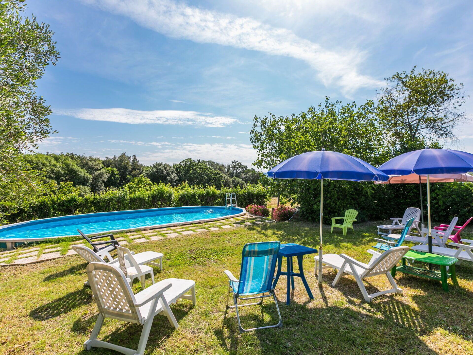 Cosy apartment in villa for 12 guests with WIFI, private pool, TV, patio, pets allowed and parking