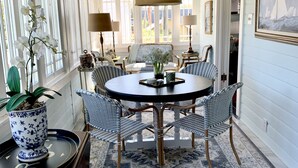 A dining area with a round table, chairs, a chandelier, and a patterned rug. - Luxurious and Relaxing Elegance Upstairs 🚭 (St. Augustine)