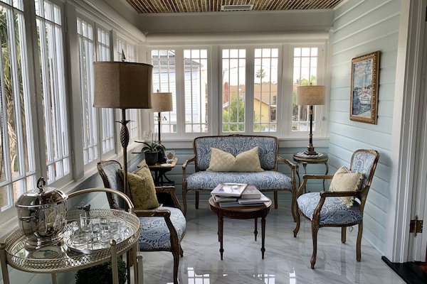 Sunroom with comfortable seating for four with blinds for sun glare & privacy