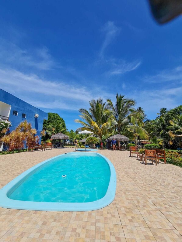 حمّام سباحة خارجي، مقاعد للتشمس