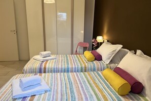 2 bedrooms, iron/ironing board, internet, bed sheets