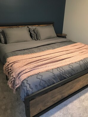 3 Schlafzimmer, Schreibtisch, Bügeleisen/Bügelbrett, kostenloses WLAN