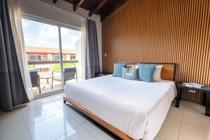 Appart'hôtel, 2 chambres | Ameublement personnalisé, fer et planche à repasser, draps fournis