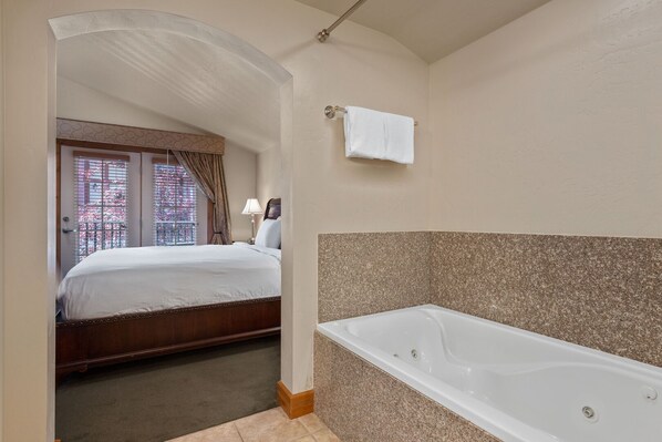 1 habitación, tabla de planchar con plancha, internet y ropa de cama 