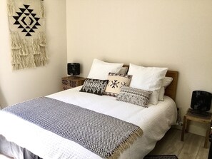 4 habitaciones, tabla de planchar con plancha, wifi y ropa de cama 
