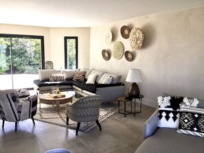 Televisor intel·ligent i llar de foc